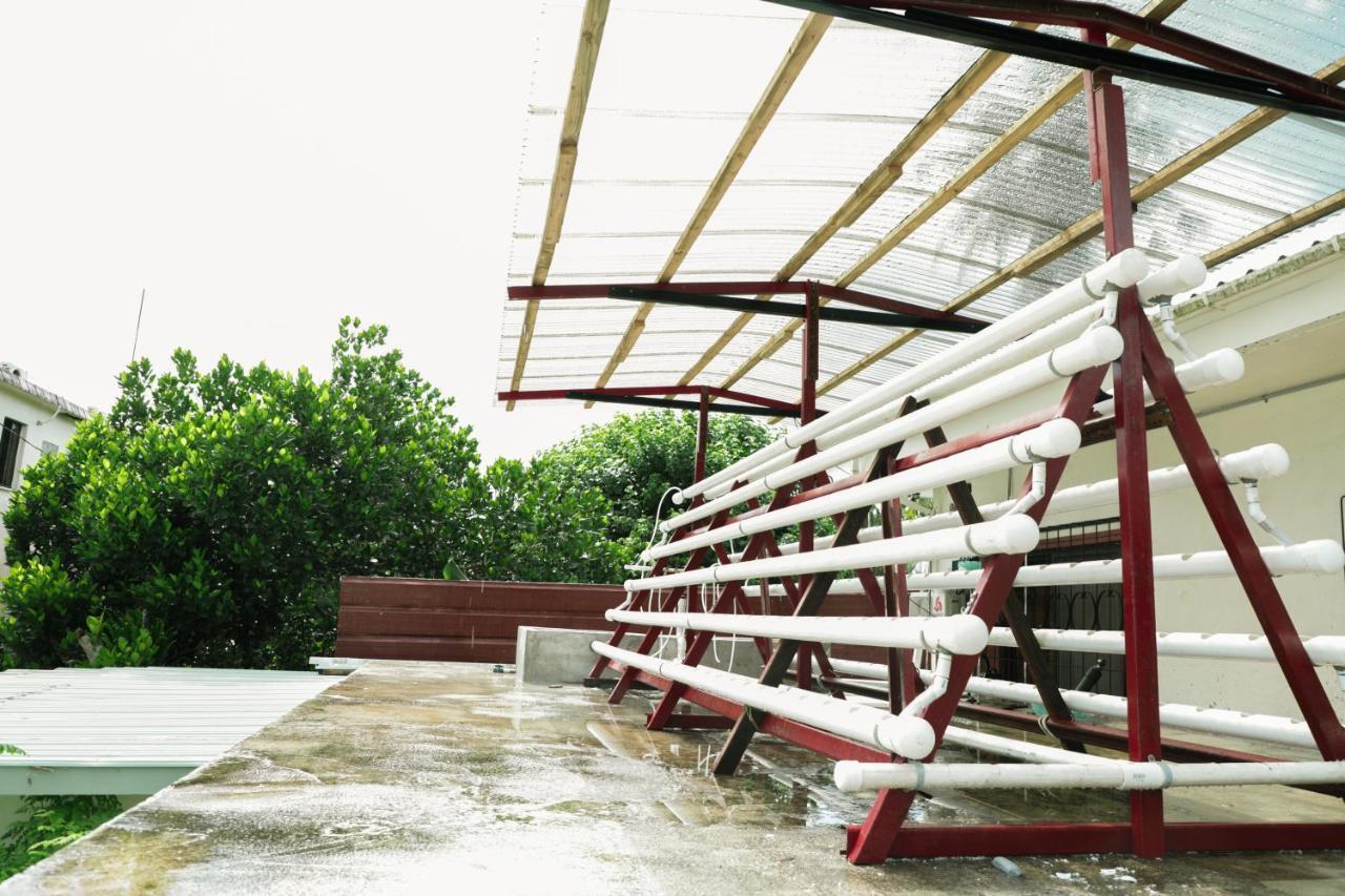 Yogi-Homestay Koror Exterior foto