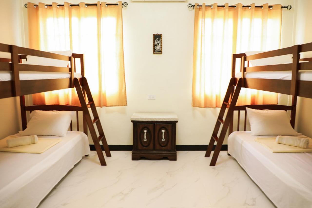 Yogi-Homestay Koror Exterior foto